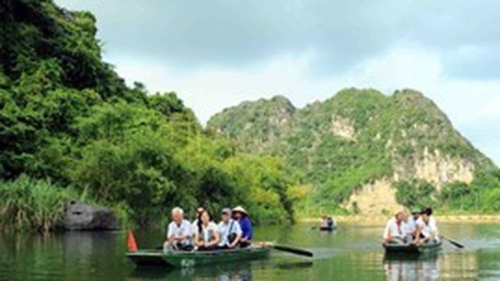 Photo exhibition on ‘World Heritages’ opens in Hanoi - 1
