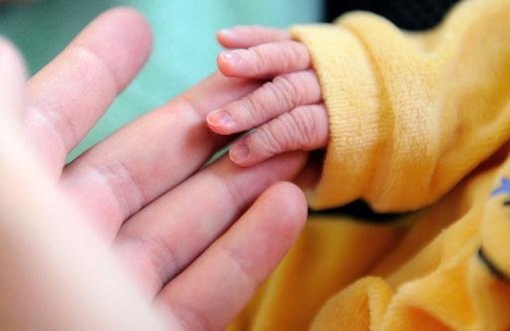 'Dead' baby wakes at China funeral parlour before cremation - 1