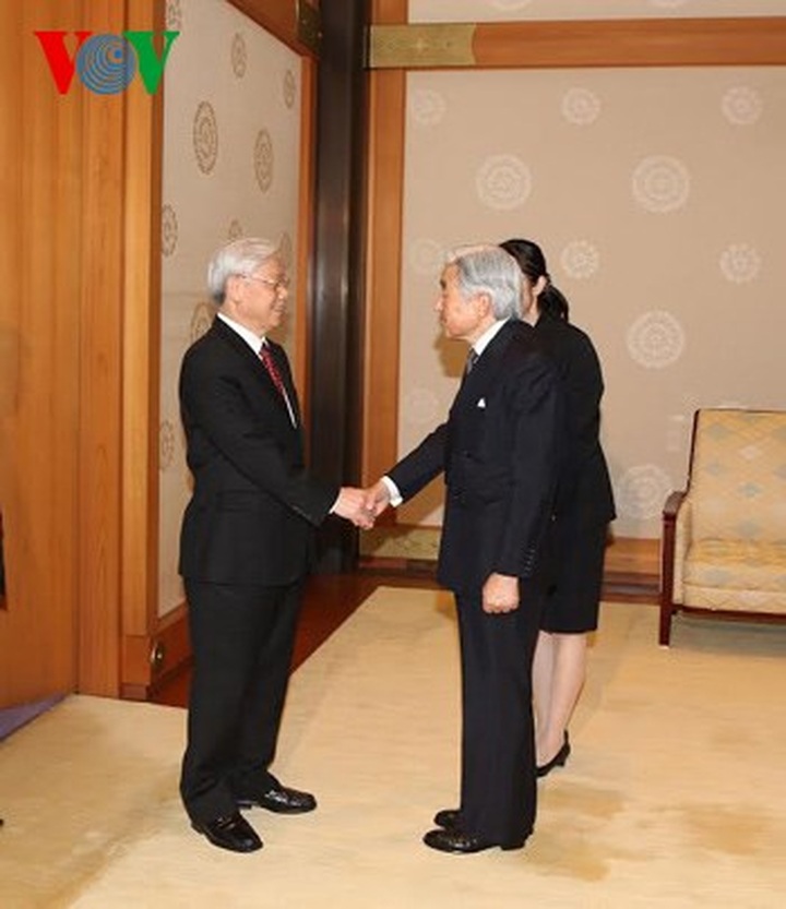Party leader meets Japanese Emperor, other officials - 1