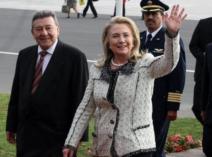Clinton takes blame for handling of Libya attack - 1