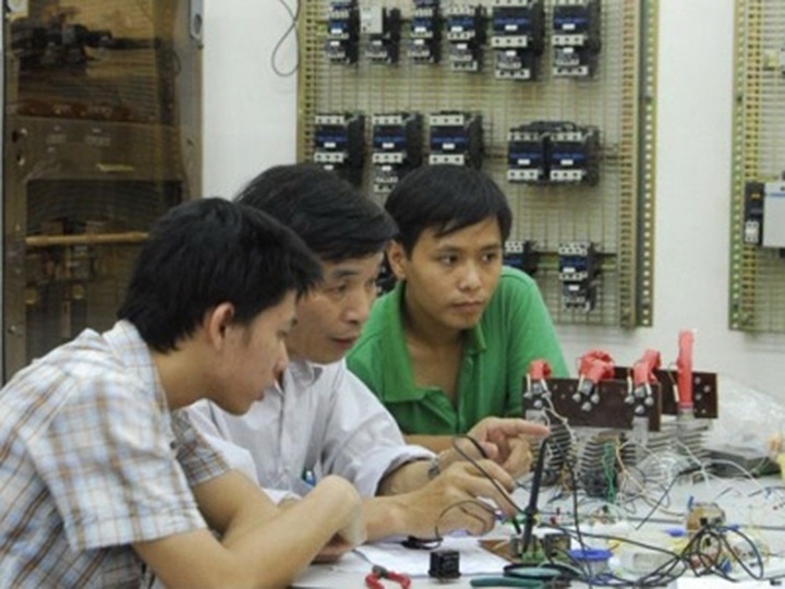 Universities told to consult with businesses to design training curricula - 1