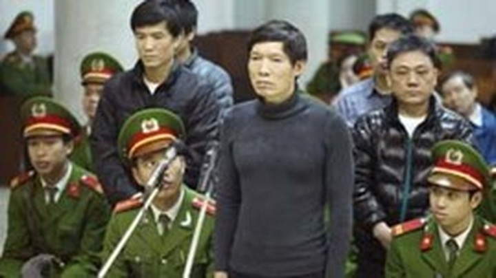 Ex-police boss on trial for helping former Vinalines chief escape - 1