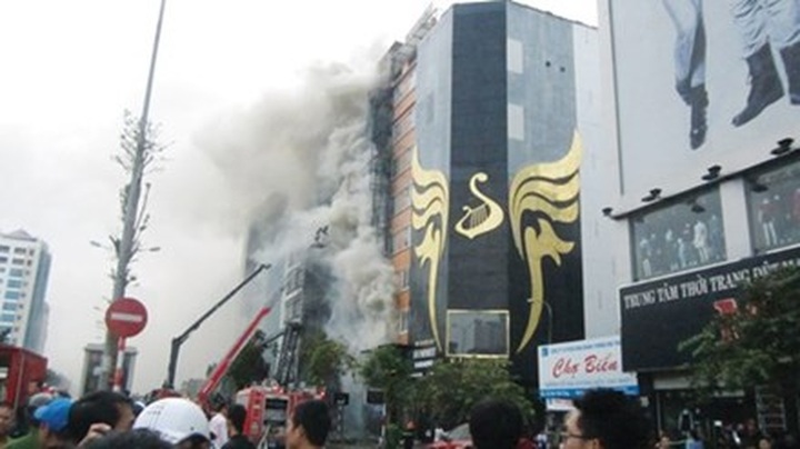 Hanoi faces karaoke fire risks - 1