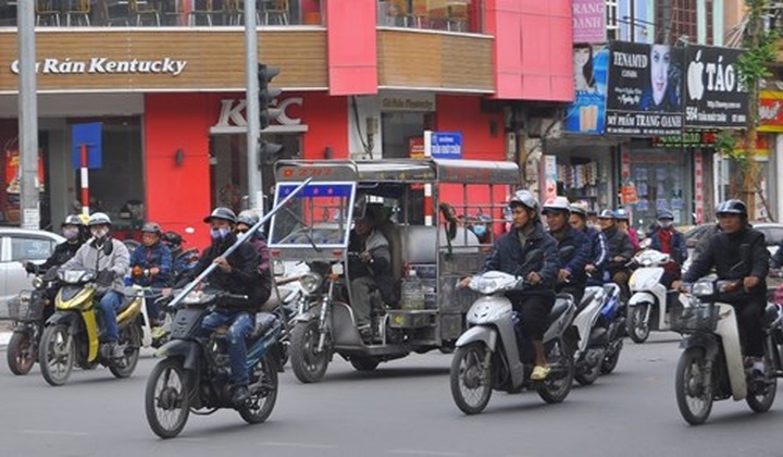 Hanoi tackles overloaded vehicles as Tet nears - 8