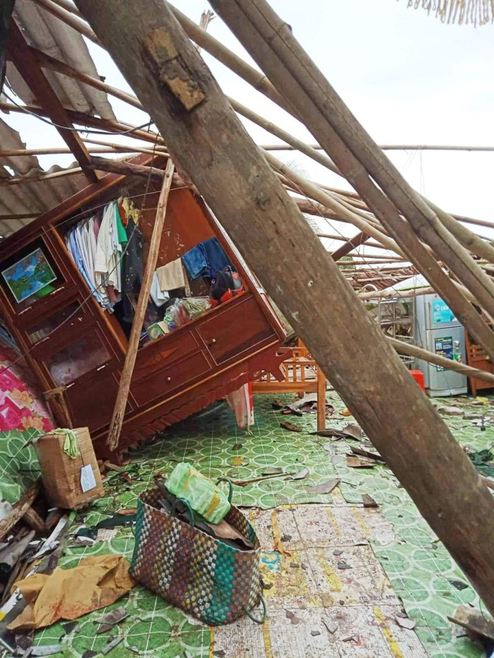 Storm Pabuk damages hundreds of houses in Bac Lieu - 3