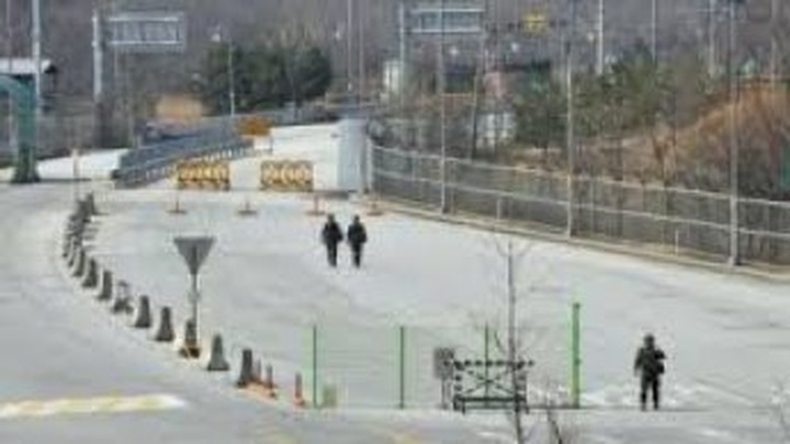 South Korea pulls last workers from Kaesong complex - 1