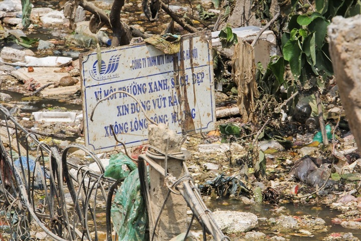 Life under Long Bien Bridge revealed - 5