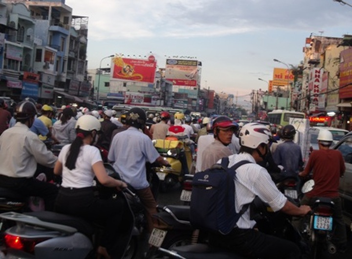 HCM City traffic at a standstill for Tet - 1