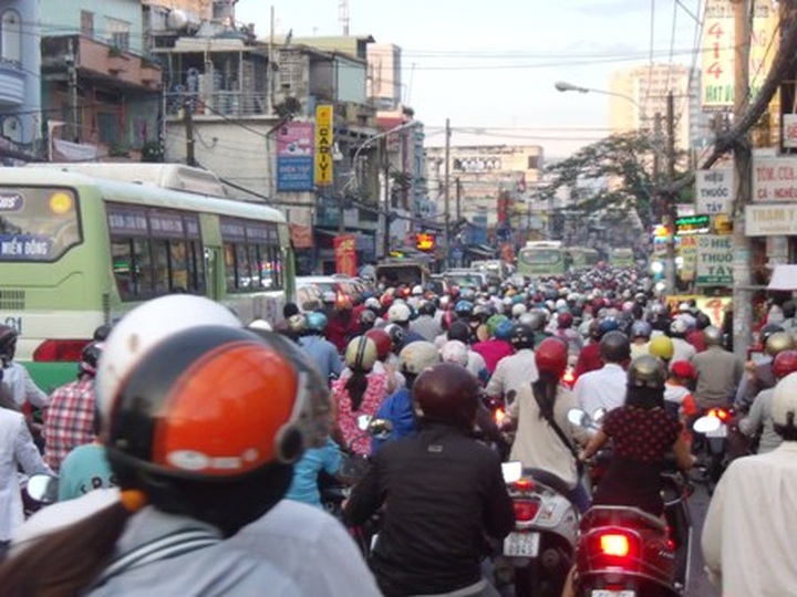 HCM City traffic at a standstill for Tet - 4