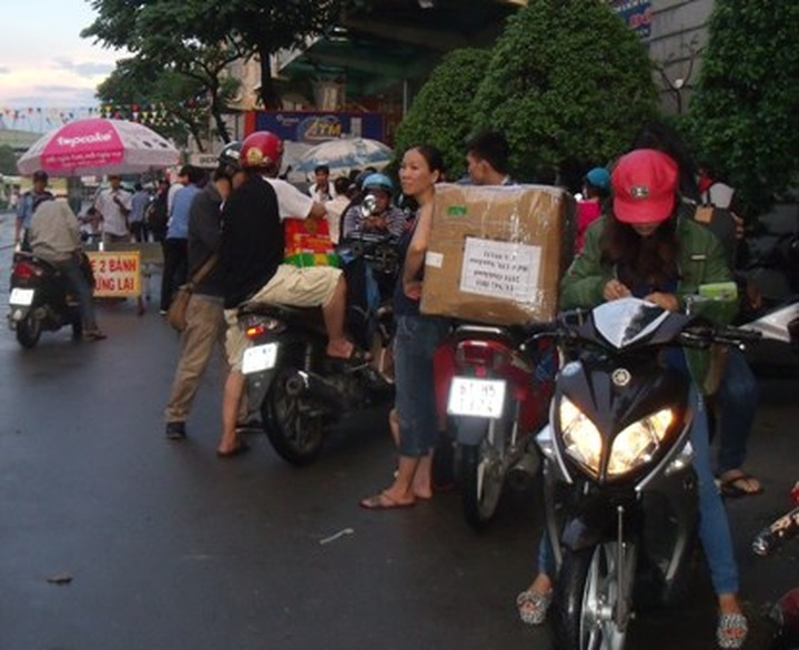 HCM City traffic at a standstill for Tet - 7