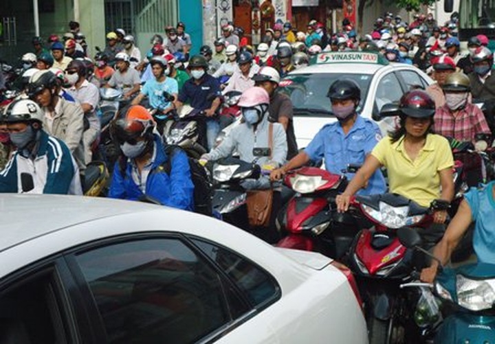 Students flock to Hanoi for entrance exams causing traffic jams - 10 Students flock to Hanoi for entrance exams causing traffic jams - 10