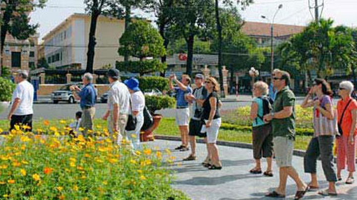 Foreign arrivals up 10% in 11 months - 1 Foreign arrivals up 10% in 11 months - 1