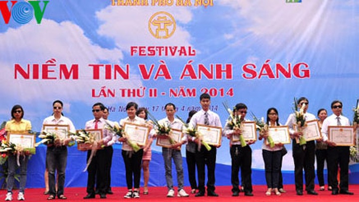Hanoi festival honours the blind - 1
