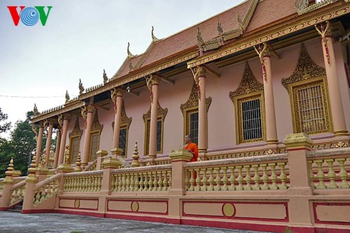 The typical architecture of Khmer pagodas - 12