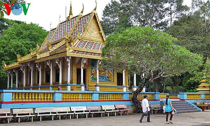 The typical architecture of Khmer pagodas - 3