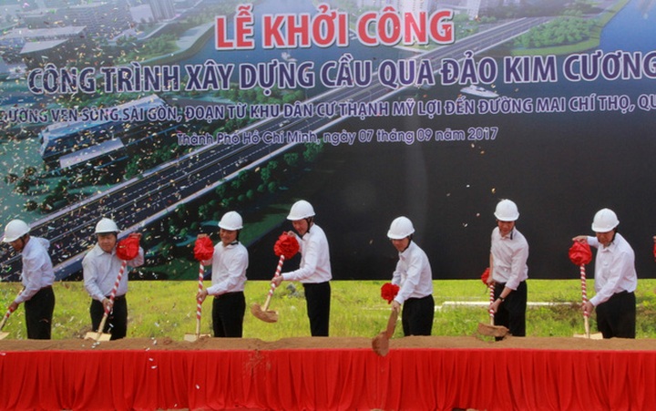 New bridge expected to reduce congestion at HCM City's Cat Lai Port - 1