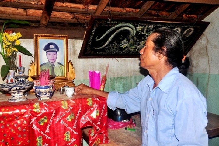Deceased forest ranger's family opposes against ministry's rejection for martyr - 1
