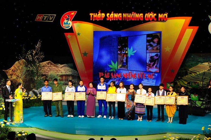 Music night raises scholarship funds - 1