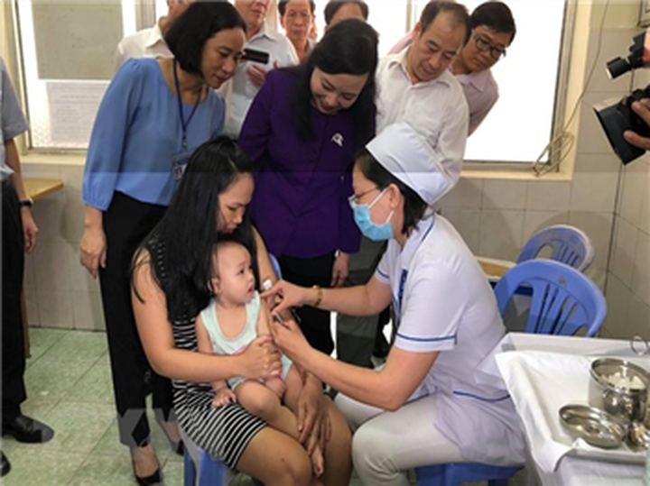 Campaign launched in HCM City to prevent measles, HFM outbreak - 1