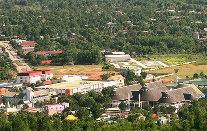 PM considers support for Lao Bao economic zone - 1
