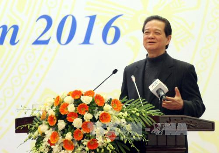 PM Dung admits to bureaucratic management - 1