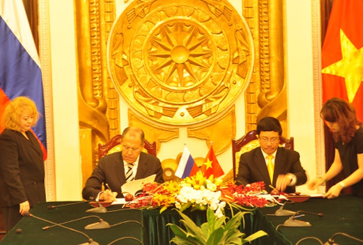 Vietnamese, Russian FMs hold talks - 1