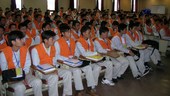 Seminar addresses illegal worker issue in RoK - 1