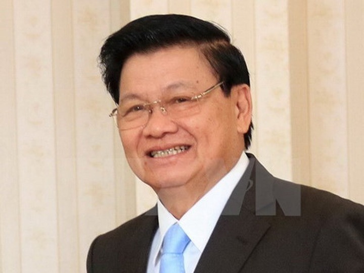 Lao PM arrives in Vietnam for intergovernmental committee meeting - 1