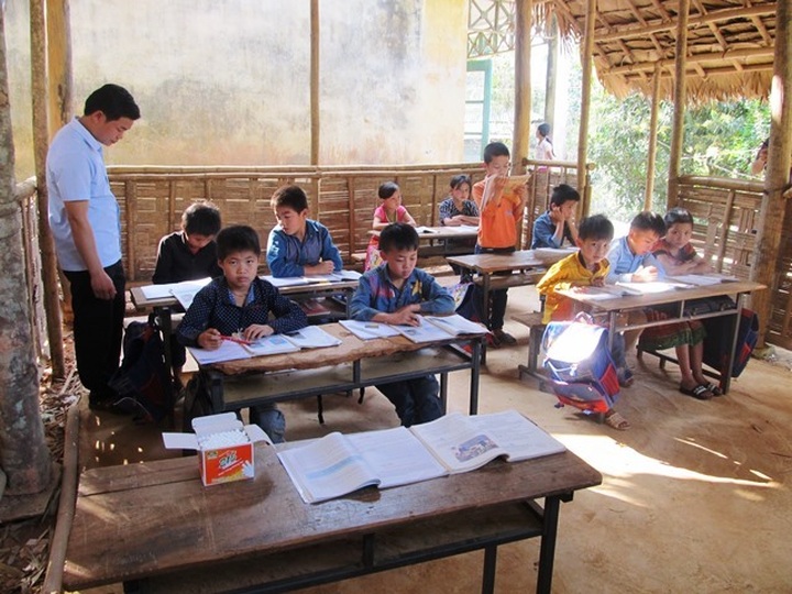 Mixed aged pupils share classroom in mountainous area - 1 Mixed aged pupils share classroom in mountainous area - 1