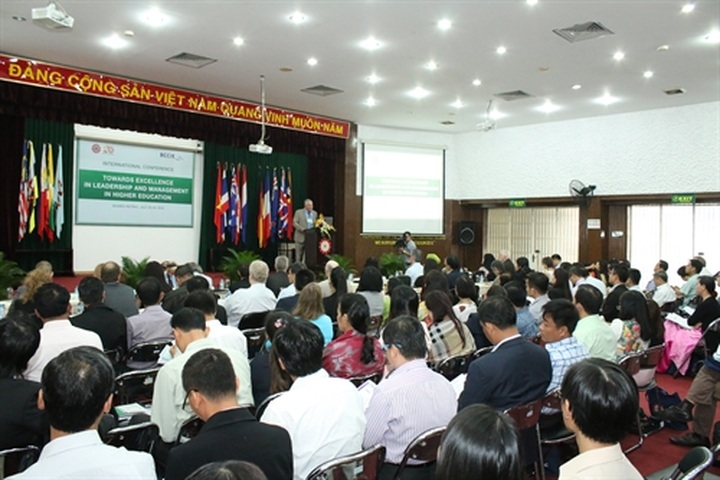 Universities try new techniques - 1