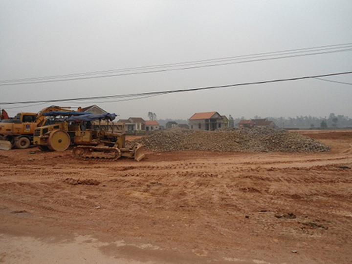 Locals attack pig farm to protest against pollution - 3