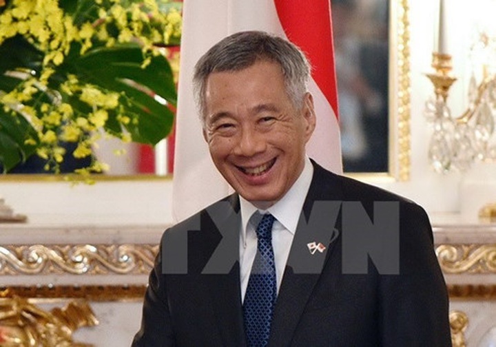 Singaporean PM begins Vietnam visit - 1