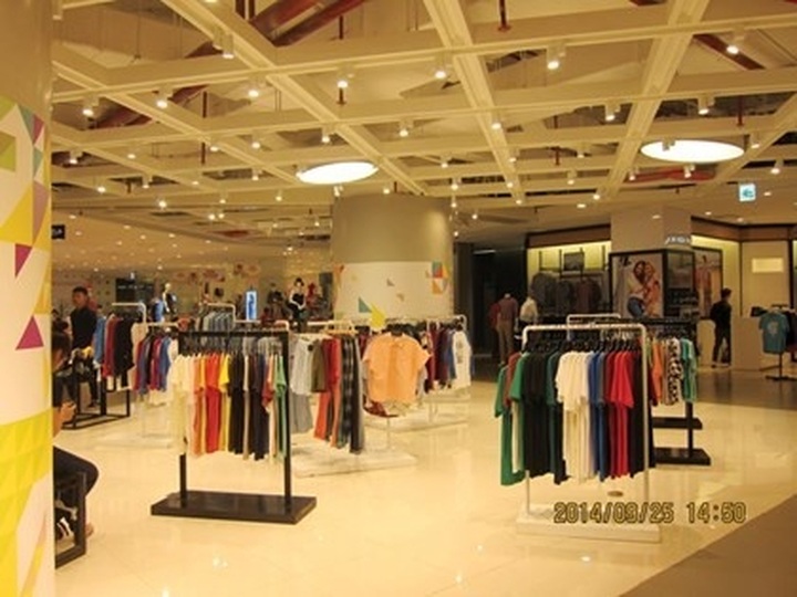 Lotte Centre Hanoi has a slump after its opening - 1