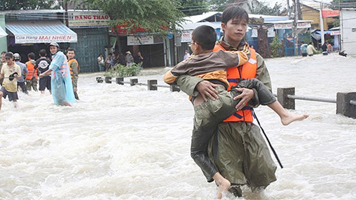 NGO builds 25 houses in flood-prone Mekong province - 1