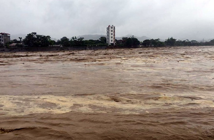 37 dead, scores missing in flash floods in northern and central regions - 2 37 dead, scores missing in flash floods in northern and central regions - 2