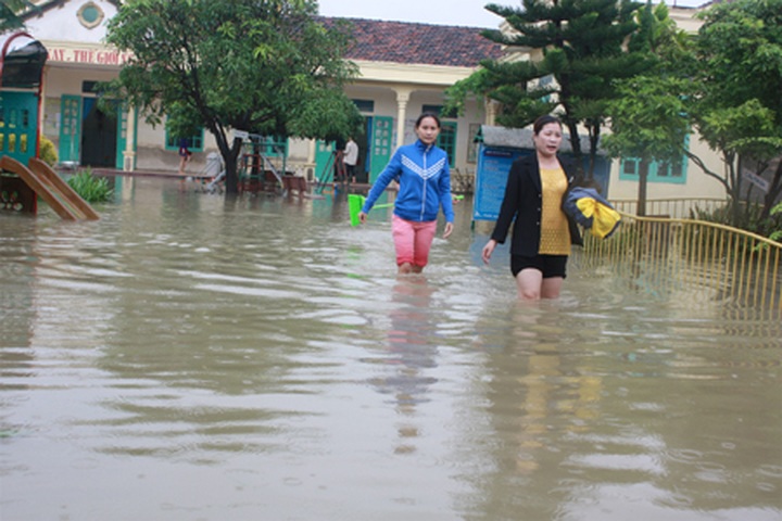 Death toll from storm, flood rises to 18 - 1