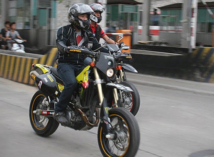 Owning luxury motors, a trend for young Hanoians - 1