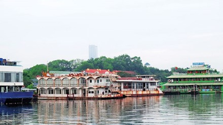 Hanoi to clear West Lake of food, tour vessels - 1