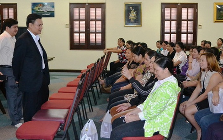 Stranded workers in Malaysia return home - 1 Stranded workers in Malaysia return home - 1