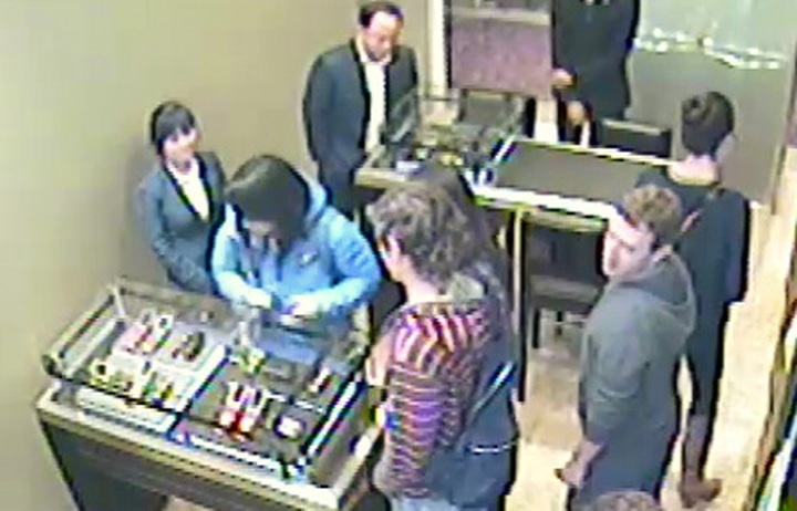 Facebook CEO Mark Zuckerberg on holiday in Vietnam - 3