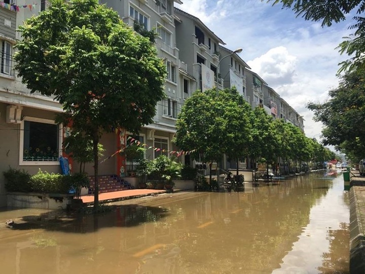 Hanoi luxury residential area faces constant flooding - 1 Hanoi luxury residential area faces constant flooding - 1