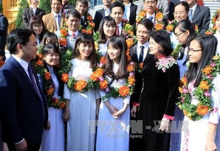 Ten get Golden Globe for tech excellence - 1