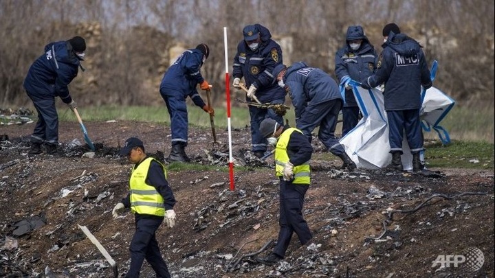 Many' human remains found at MH17 crash site: Dutch - 1 Many' human remains found at MH17 crash site: Dutch - 1