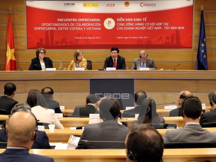 Deputy PM chairs Vietnam-Spain business forum - 1
