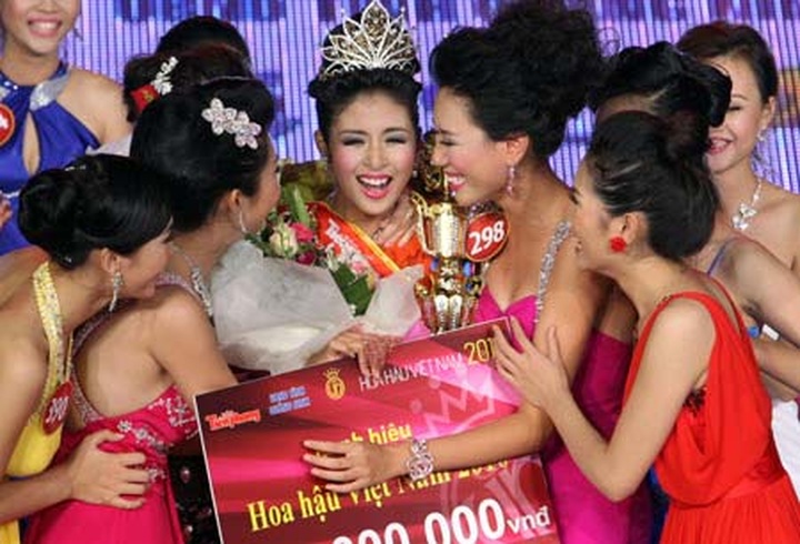 Miss Vietnam winner prepares for penny-pinching prize - 1