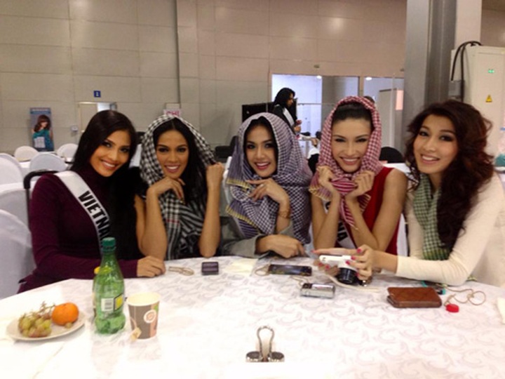 Miss Universe contestants model traditional scarves - 1 Miss Universe contestants model traditional scarves - 1