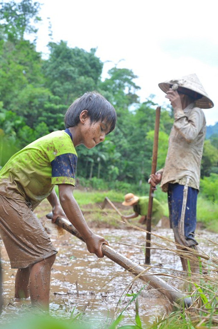 Hard life of ethnic children - 2