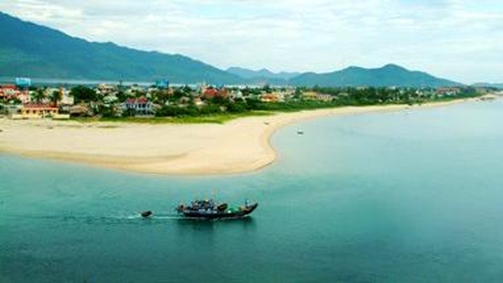 Lang Co-World Beautiful Bay Festival to take place - 1