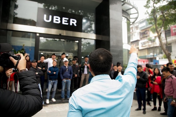 Uber, Grab drivers protest against commission policies - 1