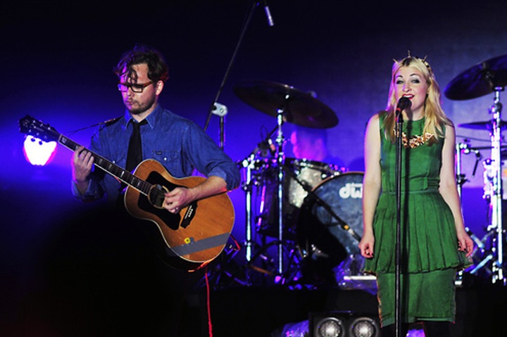 Vietnamese, foreign singers heat MTV Exit 2012 - 4